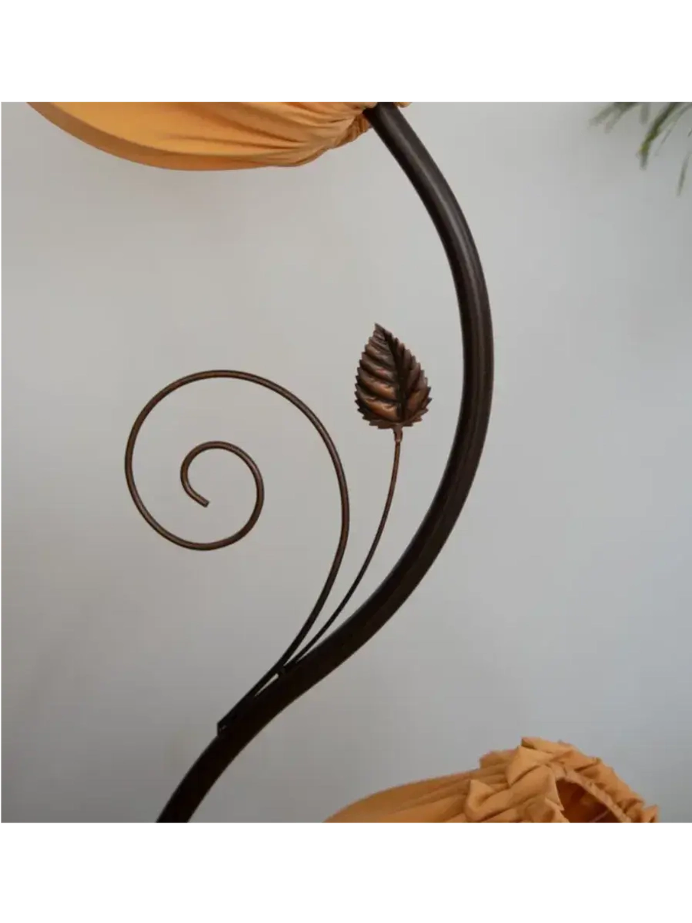 Торшер напольный с абажуром в гостиную современный