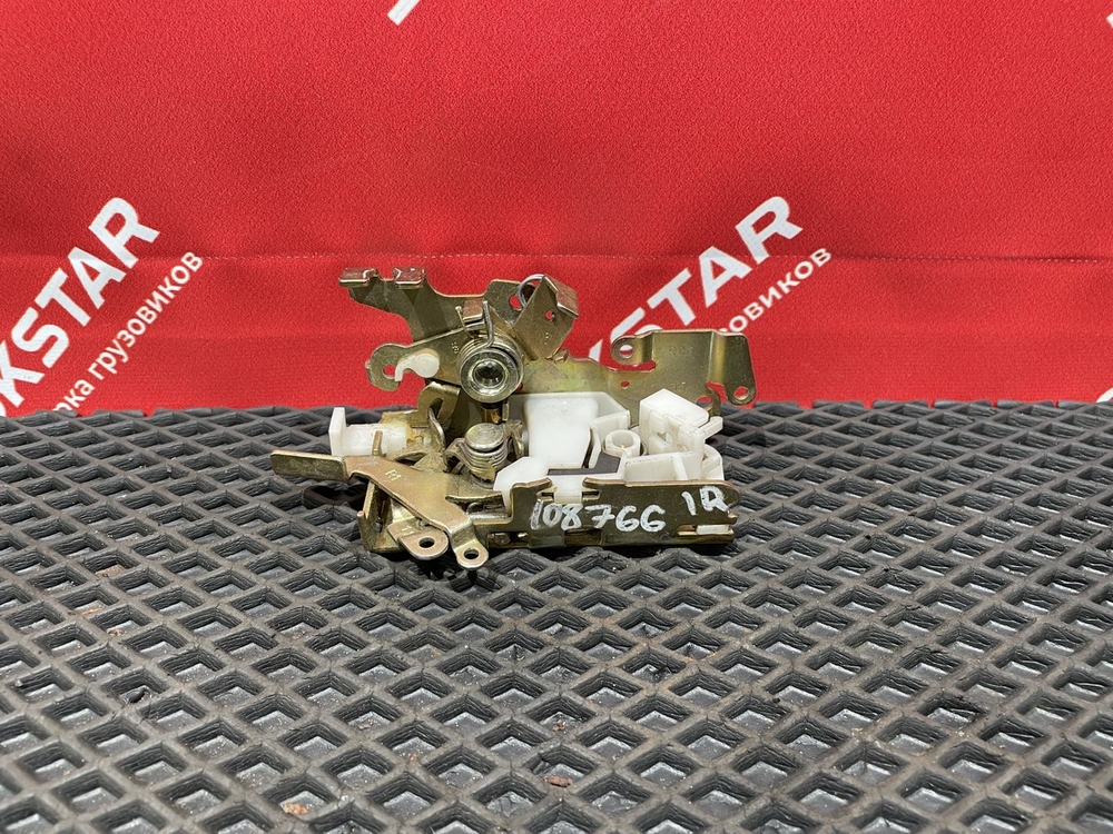 Замок двери правой