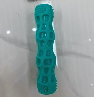 Игрушка жевательная для средних и крупных пород собак «Палочка», цвет темно-зеленый,, с пищалкой, 18*3,5см