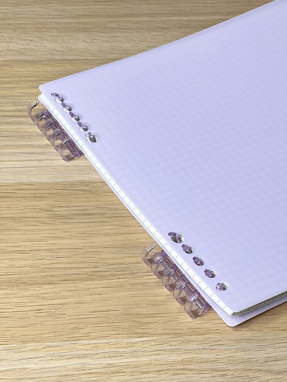 Блокнот квадратный в клетку 60л 195х210 мм сиреневый (8808-011)