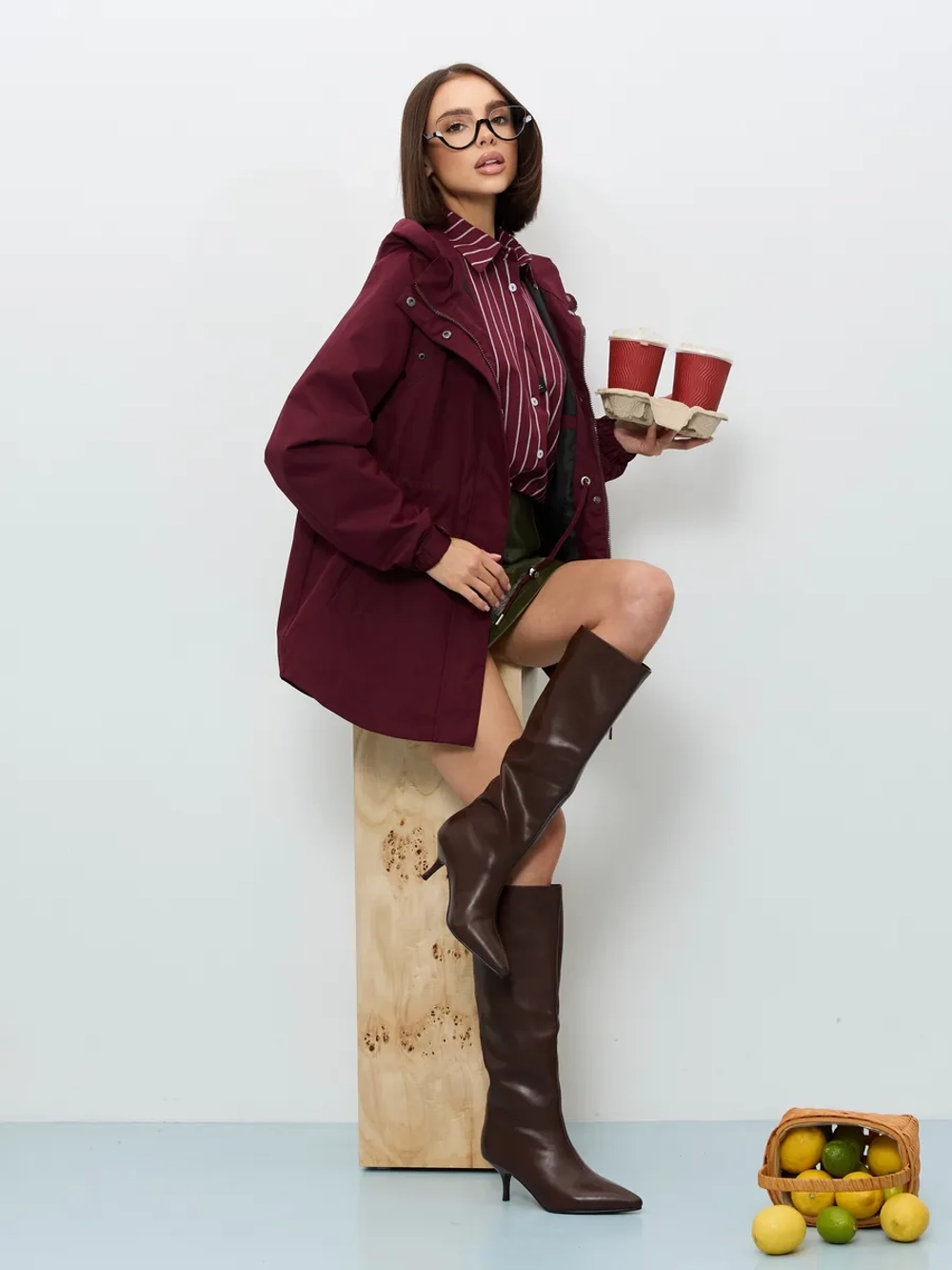 Ветровка с капюшоном удлиненная