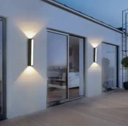 Уличный настенный светильник, 3 - х стороний, теплый свет