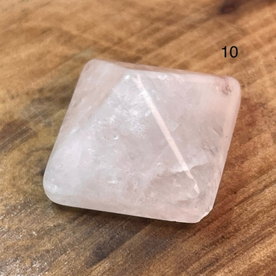 46935 Горный хрусталь Пирамида 14мм