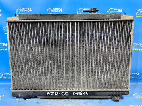 Радиатор двигателя TOYOTA NOAH 2001–2007