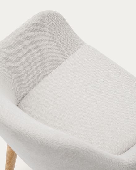 Стул Konna бежевого цвета с ножками из массива ясеня