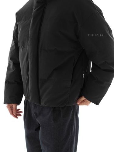 Короткий пуховик черного цвета