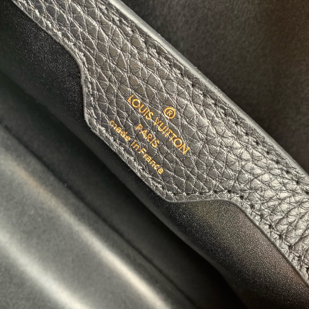 Louis Vuitton Capucines MM