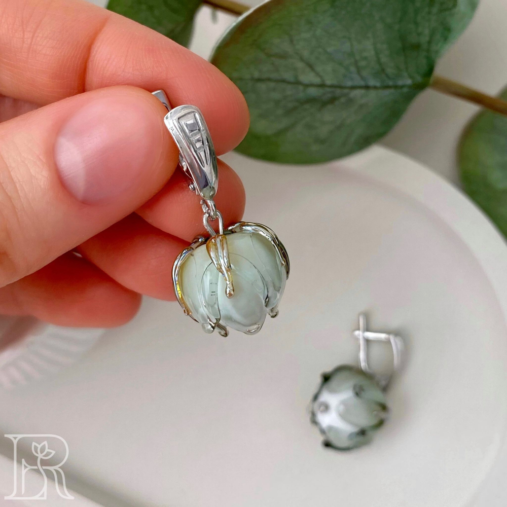 LEFIREL' Серьги серебряные женские "Келия" с цветами из муранского стекла / ювелирные украшения из родированного серебра 925