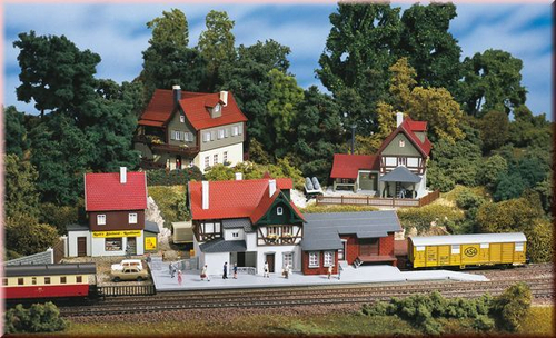 Небольшая деревня с Вокзалом, (TT)