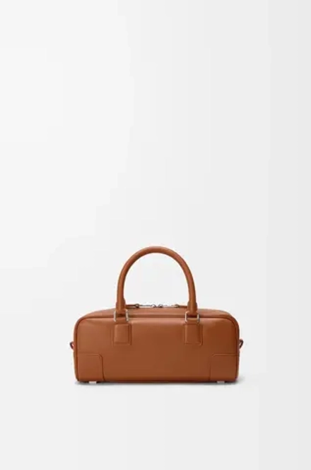 Loewe Укороченная сумка Amazona 23 из блестящей телячьей кожи, светло-коричневый