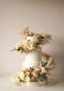 Свадебный торт в стиле бохо декоративной спиралью