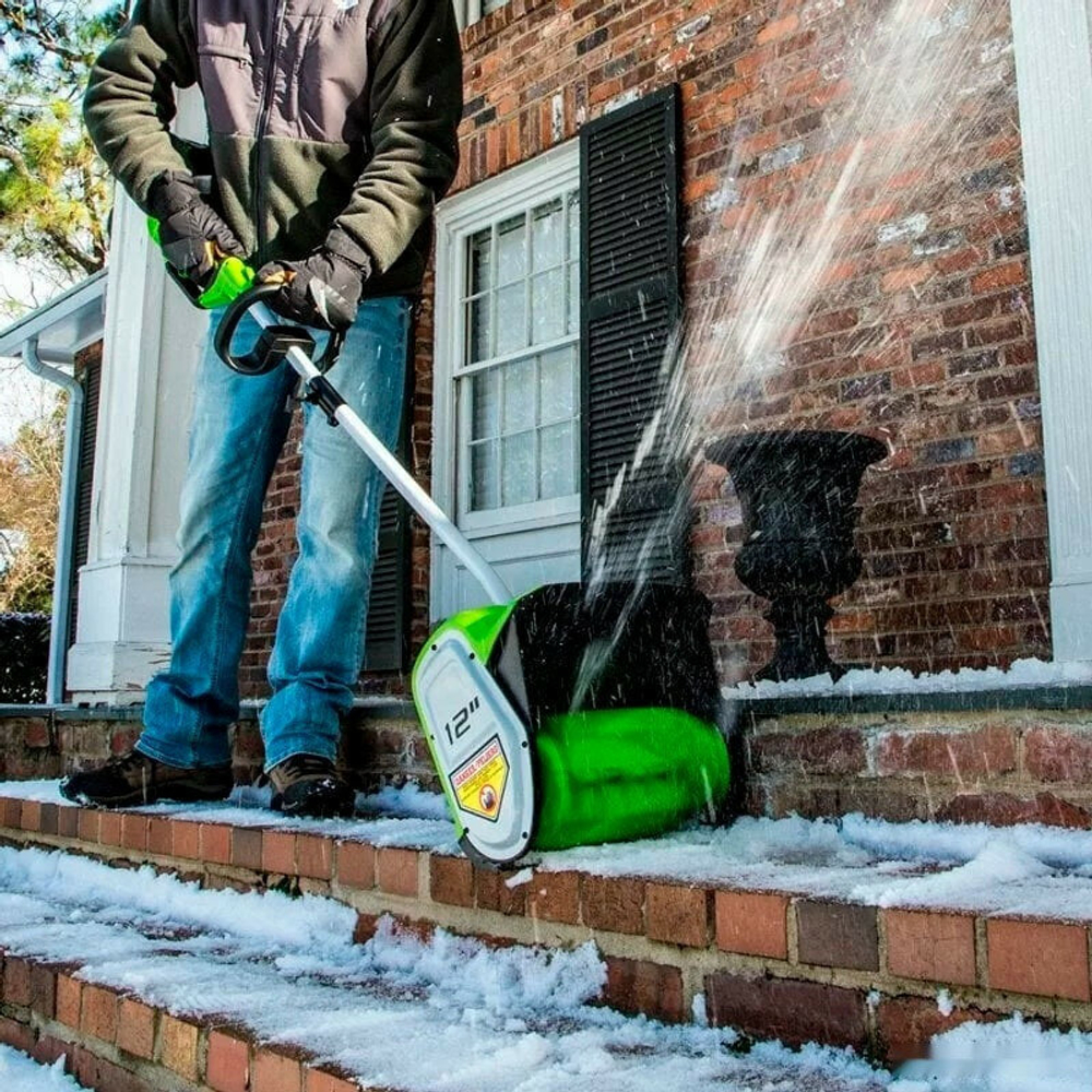 Снегоуборщик-снеголопата GREENWORKS GD40SS 40В,б/щ,30 см,1хАКБ 4 А.ч и ЗУ (2600807///)