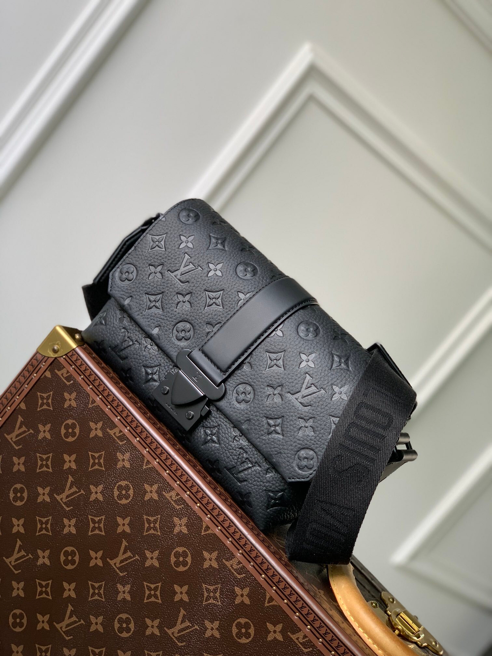 Louis Vuitton S-Cape Messenger Bag