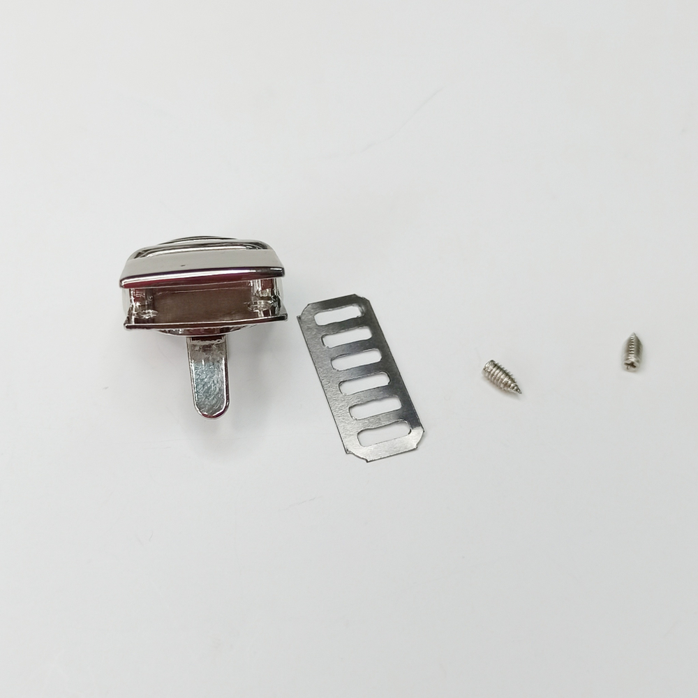 Замок-защелка на винтах 20*28 Серебро
