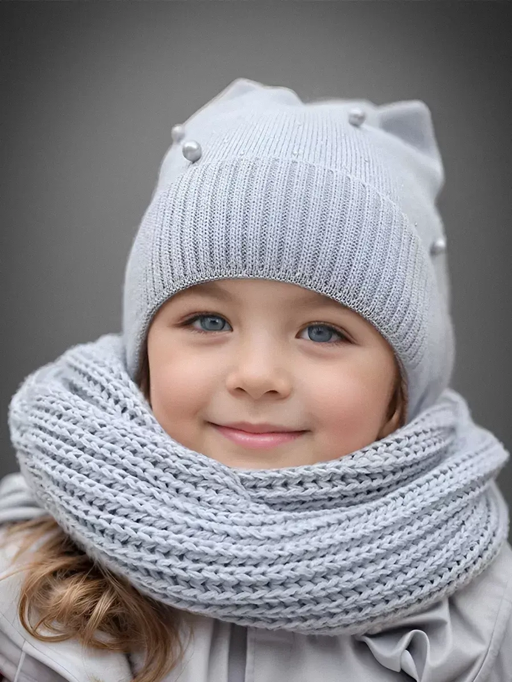 Шапка для девочки осенняя и снуд ушками