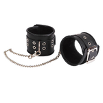 Кожаные черные оковы с широким ремешком, соединенные цепочкой (Цвет: черный)