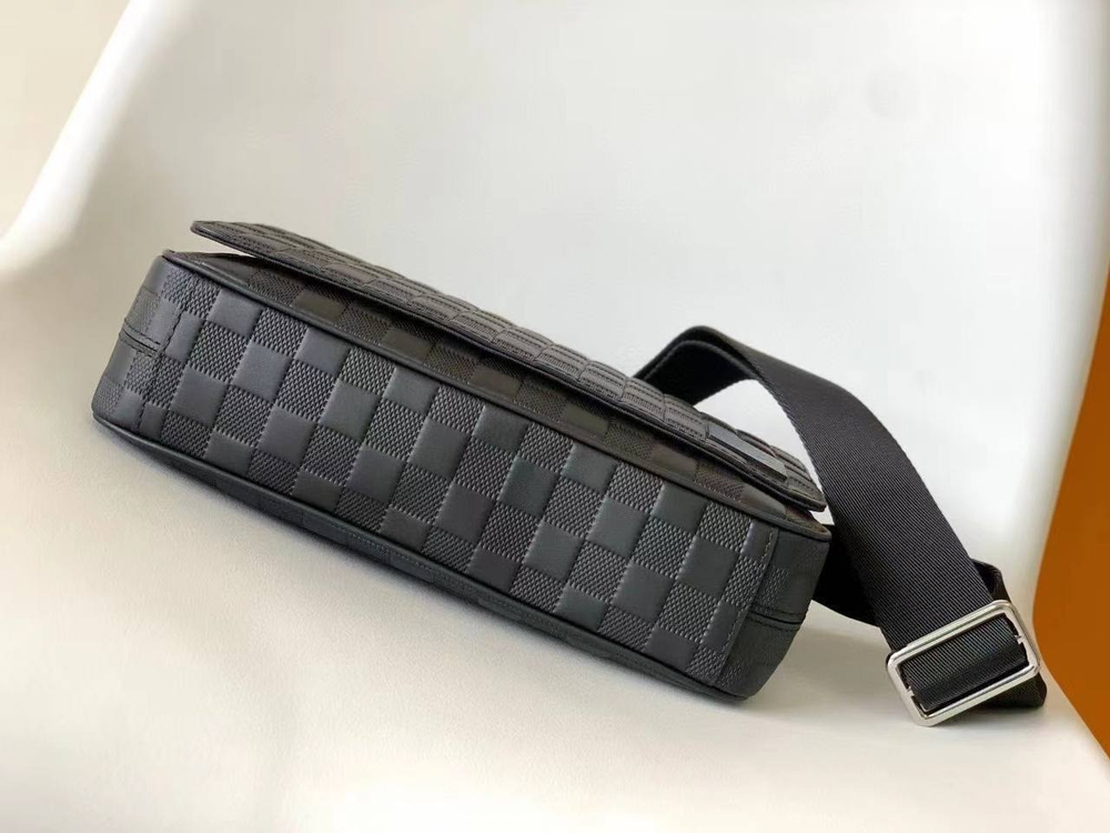 Сумка-мессенджер Louis Vuitton