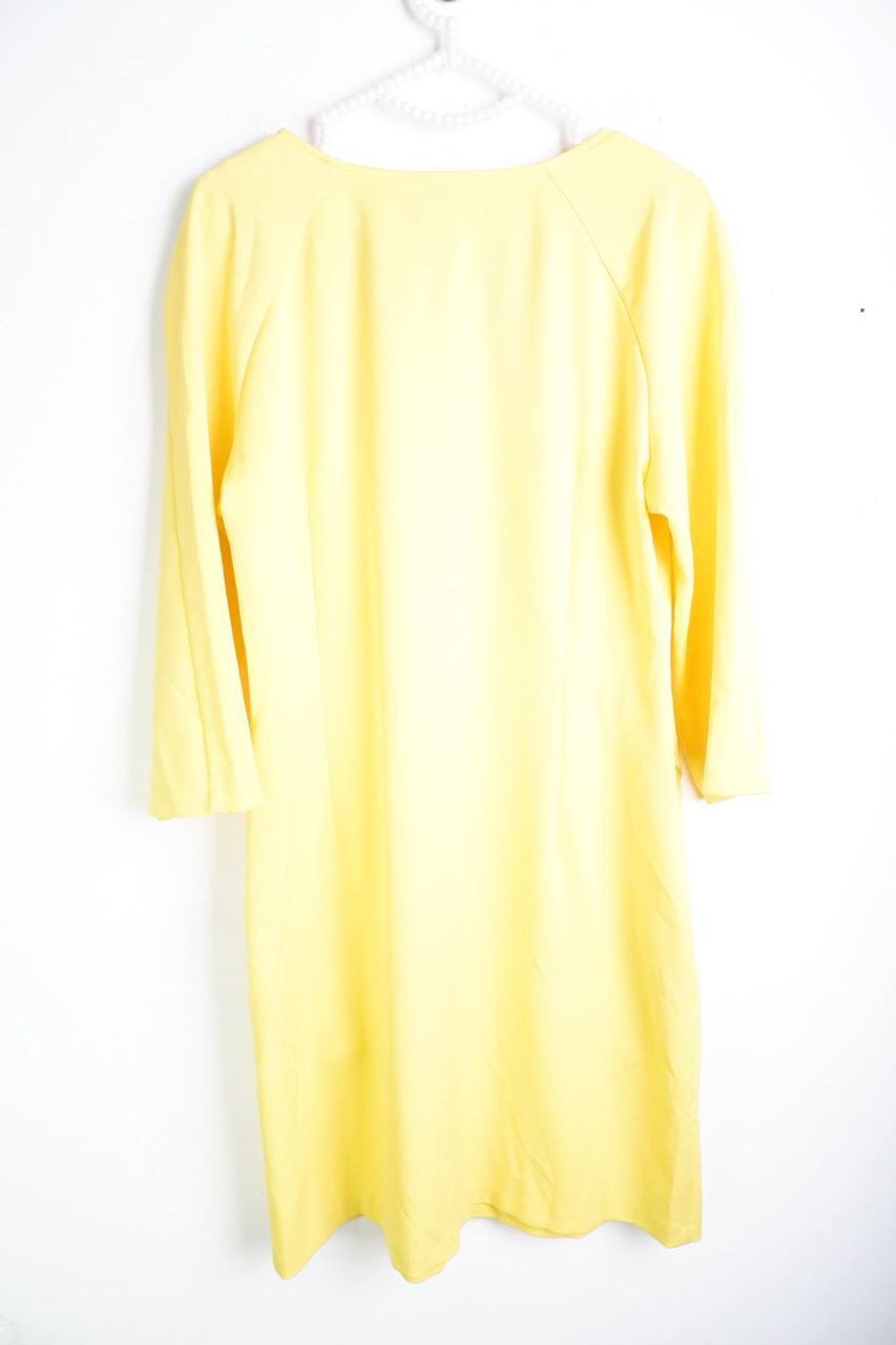 Платье Likadis лимонного цвета, визуально на 46 размер
