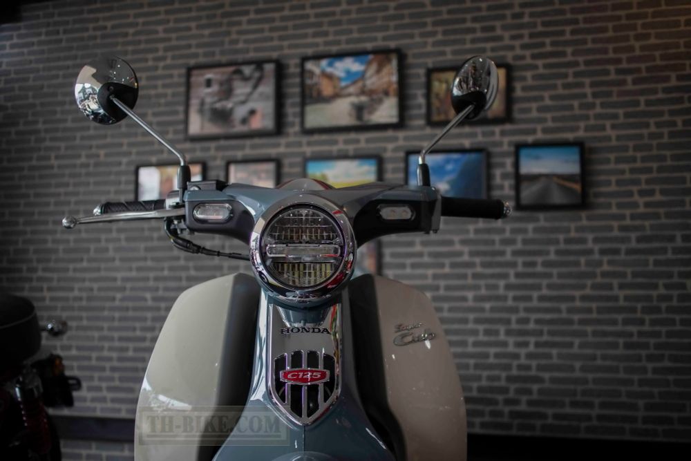 88210-K0G-901. MIRROR COMP.. Honda C125