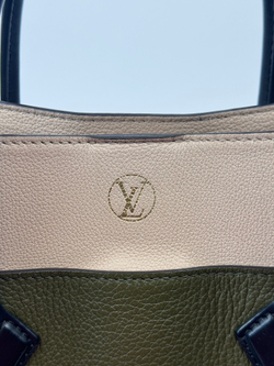 Сумка Louis Vuitton On My Side