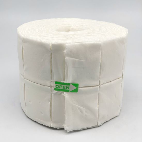 Салфетки безворсовые в рулоне 500 штук.