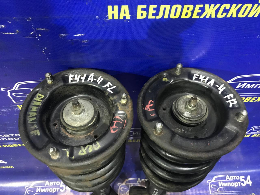 Стойка передняя правая MITSUBISHI DIAMANTE 1997