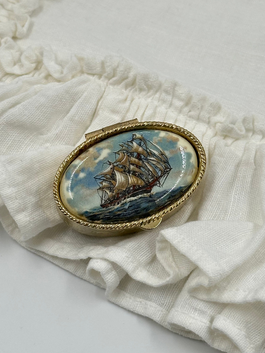 Таблетница с кораблём