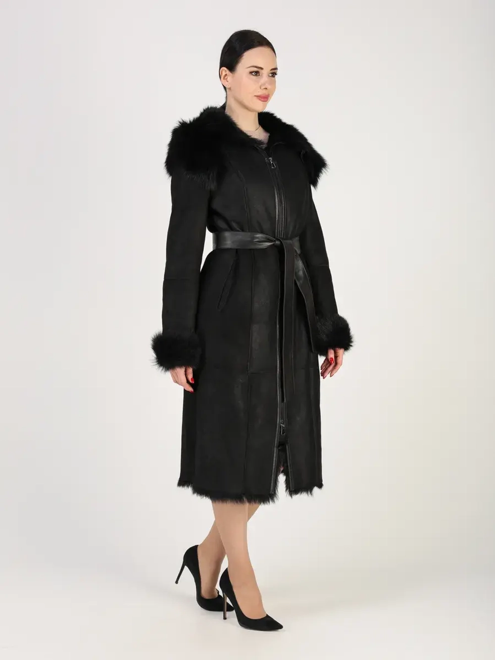 Дубленка зимняя натуральная с капюшоном длинная