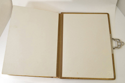 Фотоальбом. Австрия. 1890-х гг. Кожа, картон, золочение, латунь. Размер: 23 × 30 см.