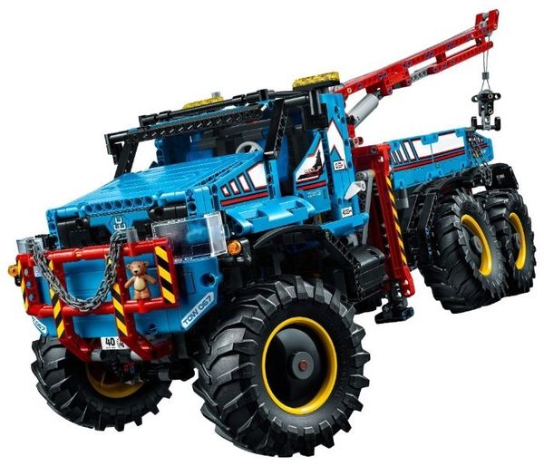Электромеханический конструктор LEGO Technic 42070 Эвакуатор-внедорожник 6х6