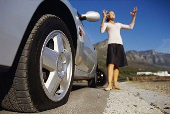 Как быть если у вашего автомобиля пробито колесо?