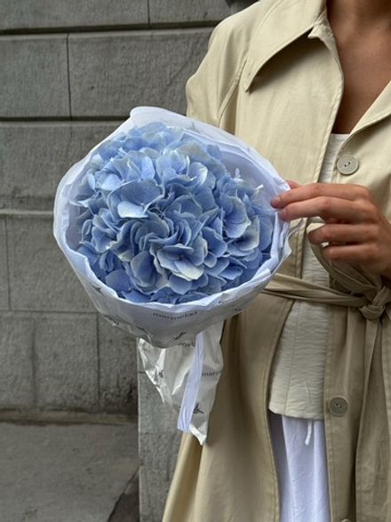 Букет моно из гортензии в голубом оттенке