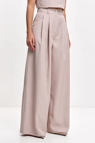 Свободные брюки с защипами серо-бежевого цвета