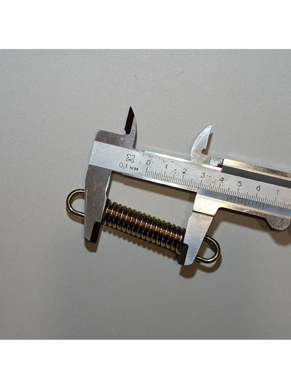 - - Пружина центральной подставки Alpha