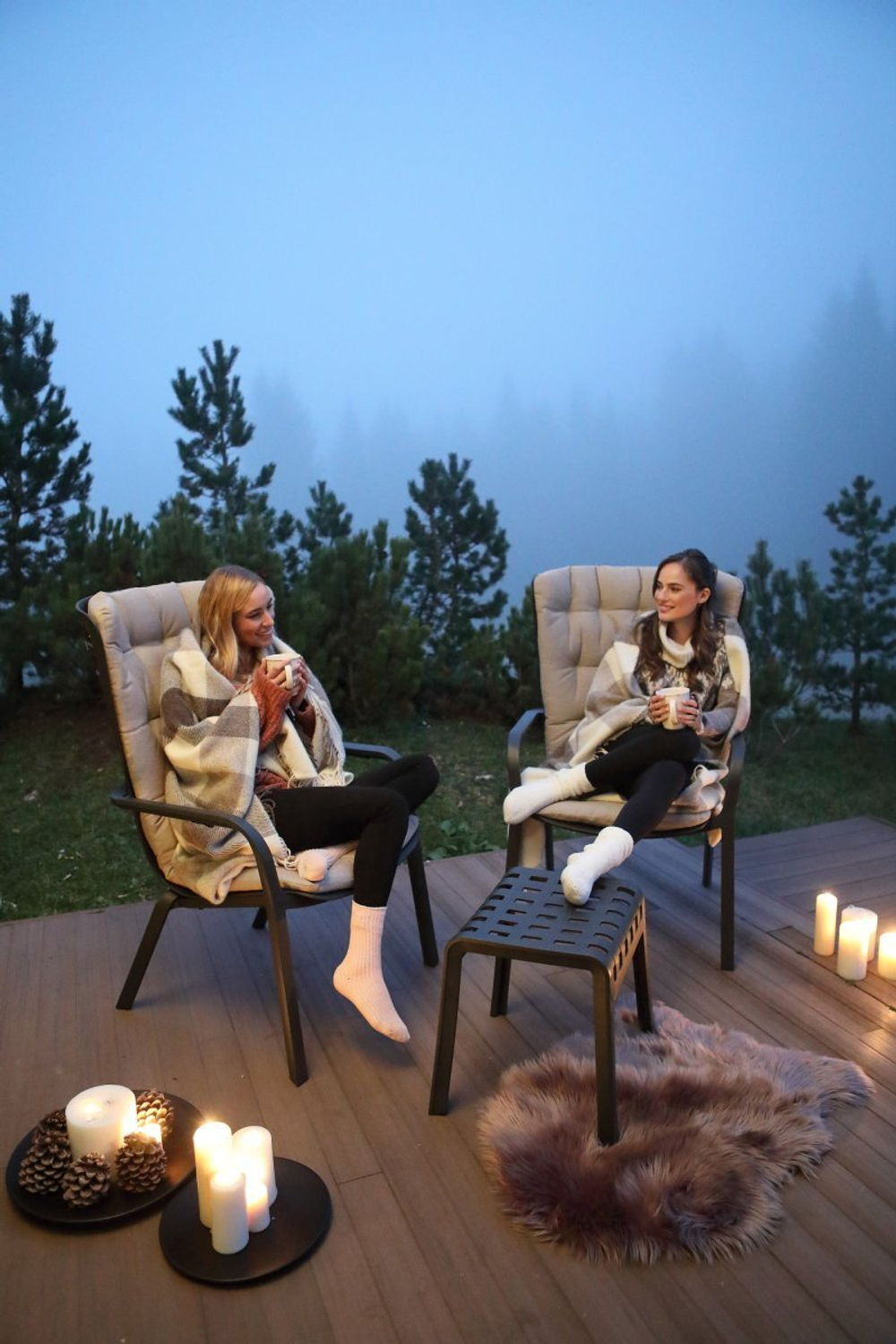 Лаунж-кресло пластиковое с подушкой Nardi Folio, антрацит, бежевый