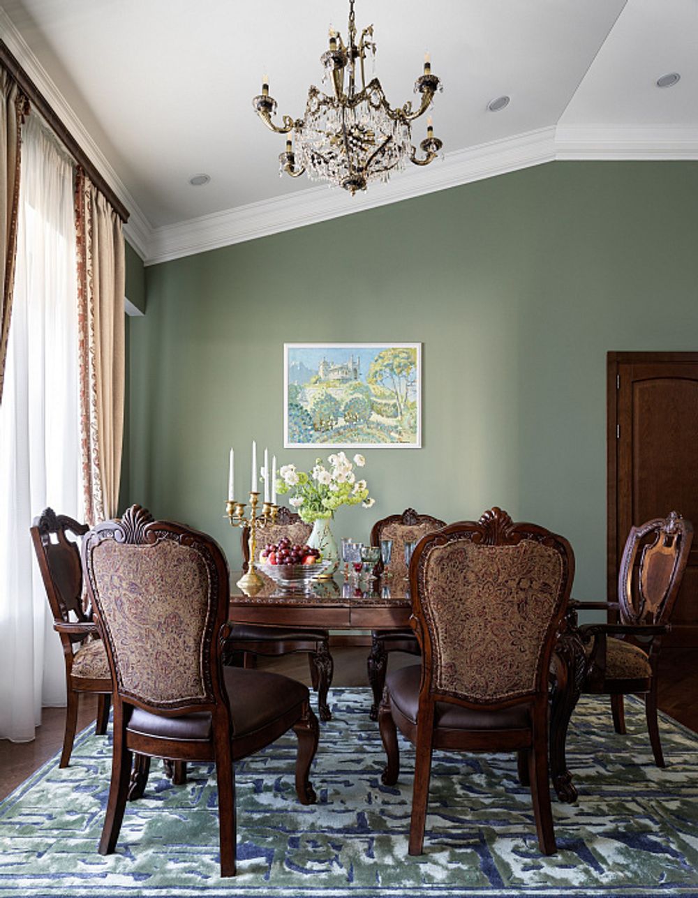 Кресло с деревянной спинкой "Старый Свет"