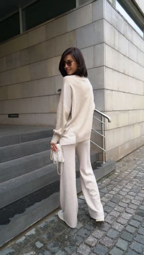 Бежевый костюм из кашемира