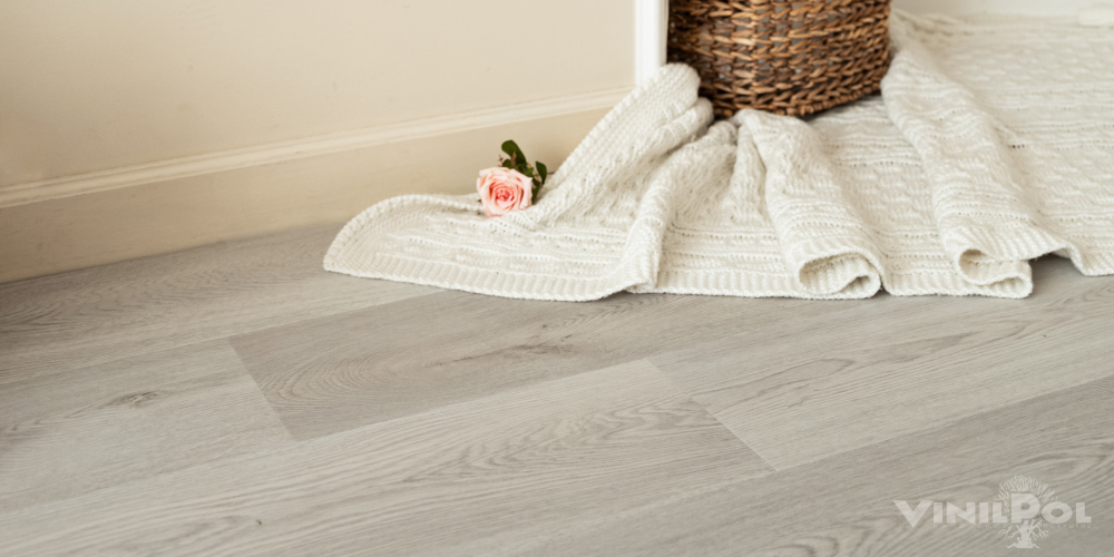 Кварцвиниловая плитка VINILPOL SPC ДубМилан 7890 -EIR -Магазин напольных покрытий в Екатеринбурге. MAXI ПОЛ