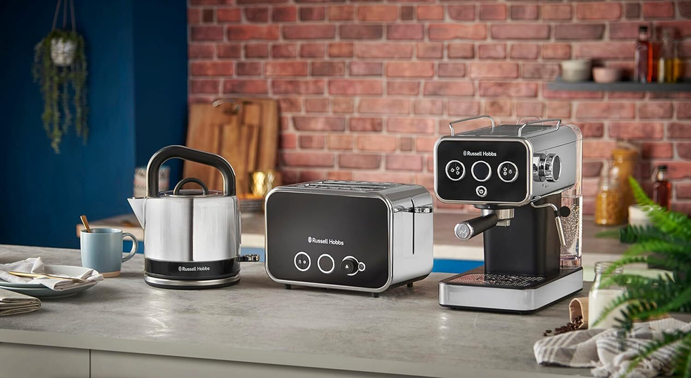 Кофеварка рожковая Russell Hobbs 26450-56 чёрный + Электрический чайник 26420-70