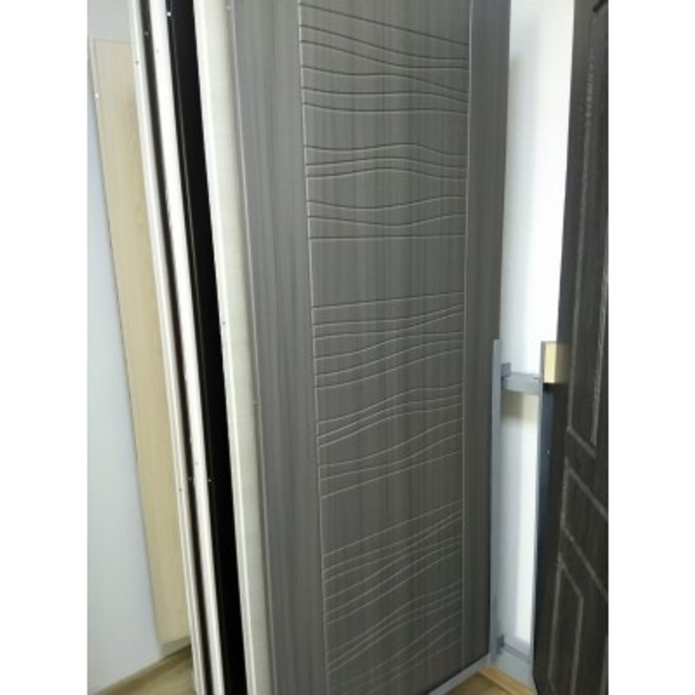 Дверь Входная Лабиринт CLASSIC шагрень черная С зеркалом 18 Сандал светлый