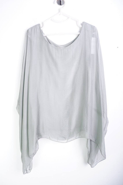 Блузка свободного кроя, визуально на 44 размер