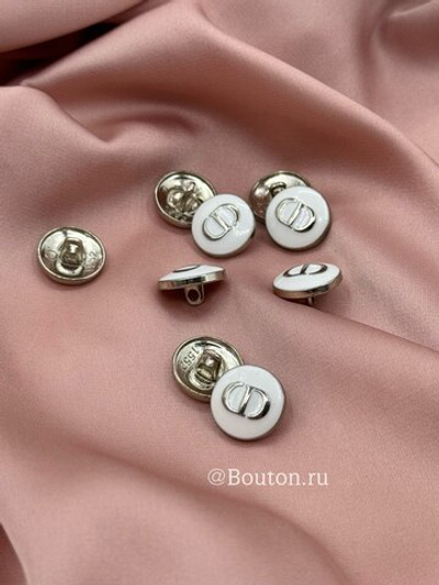 Пуговицы Ди. белая эмаль серебристые