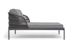 "Позитано" лежак плетеный из роупа, каркас алюминий темно-серый (RAL7024) муар, роуп темно-серый круглый, ткань темно-серая 027