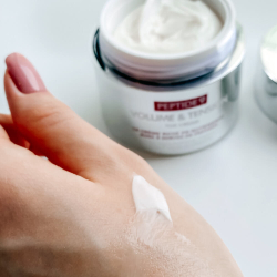 Medi-Peel Peptide 9 Volume & Tension Tox Cream антивозрастной лифтинг-крем с пептидами для сухой и нормальной кожи