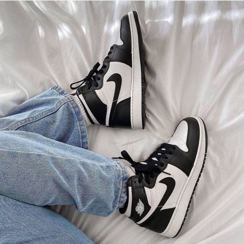 Nike Air Jordan 1 Black White С МЕХОМ