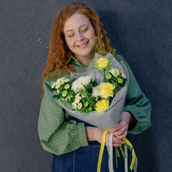 134. Суперстойкий букет в весенних оттенках с ветками вишни