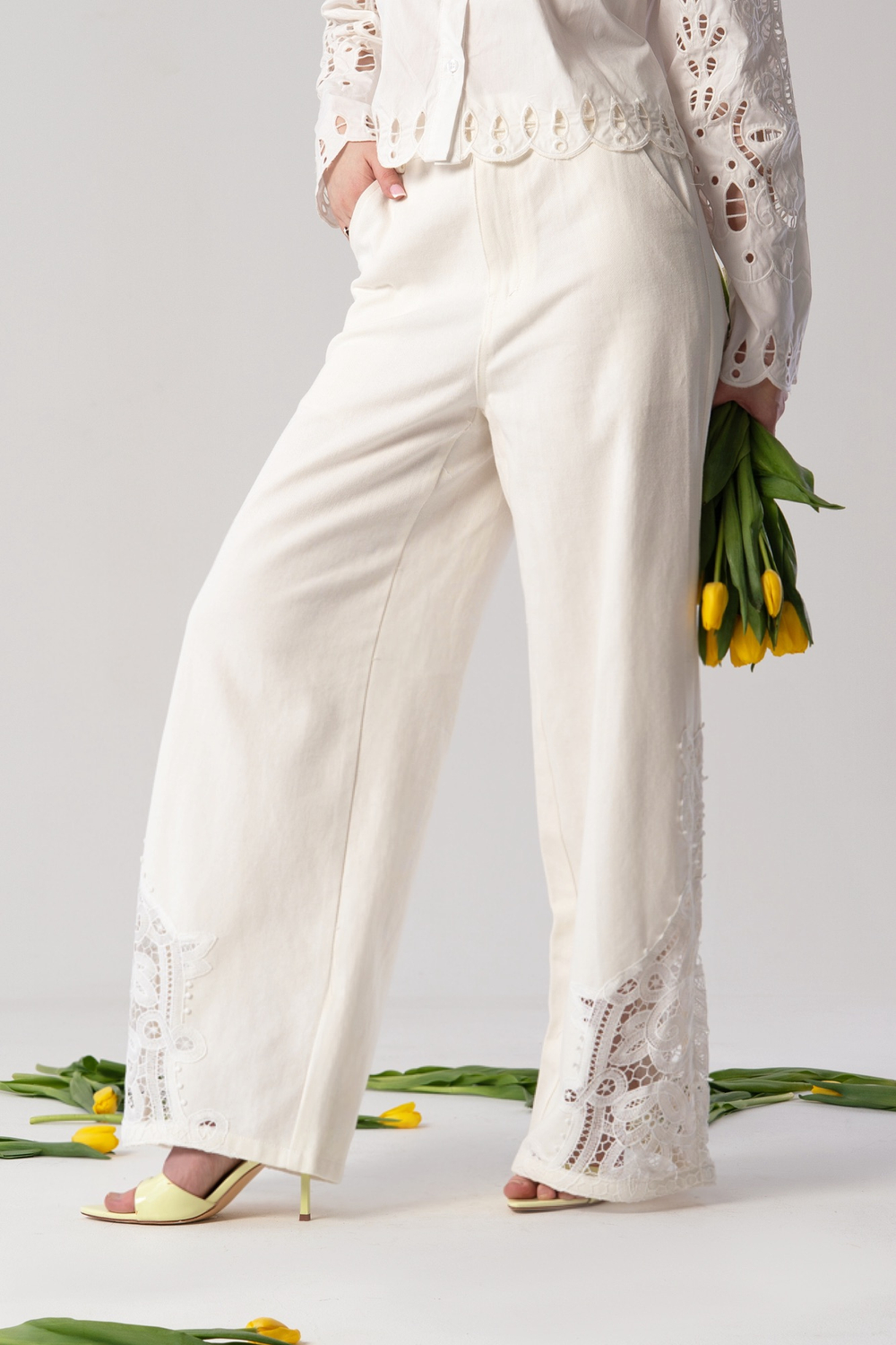 Брюки с кружевом