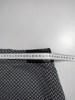 Юбка Oodji серая с броским принтом 42 размер