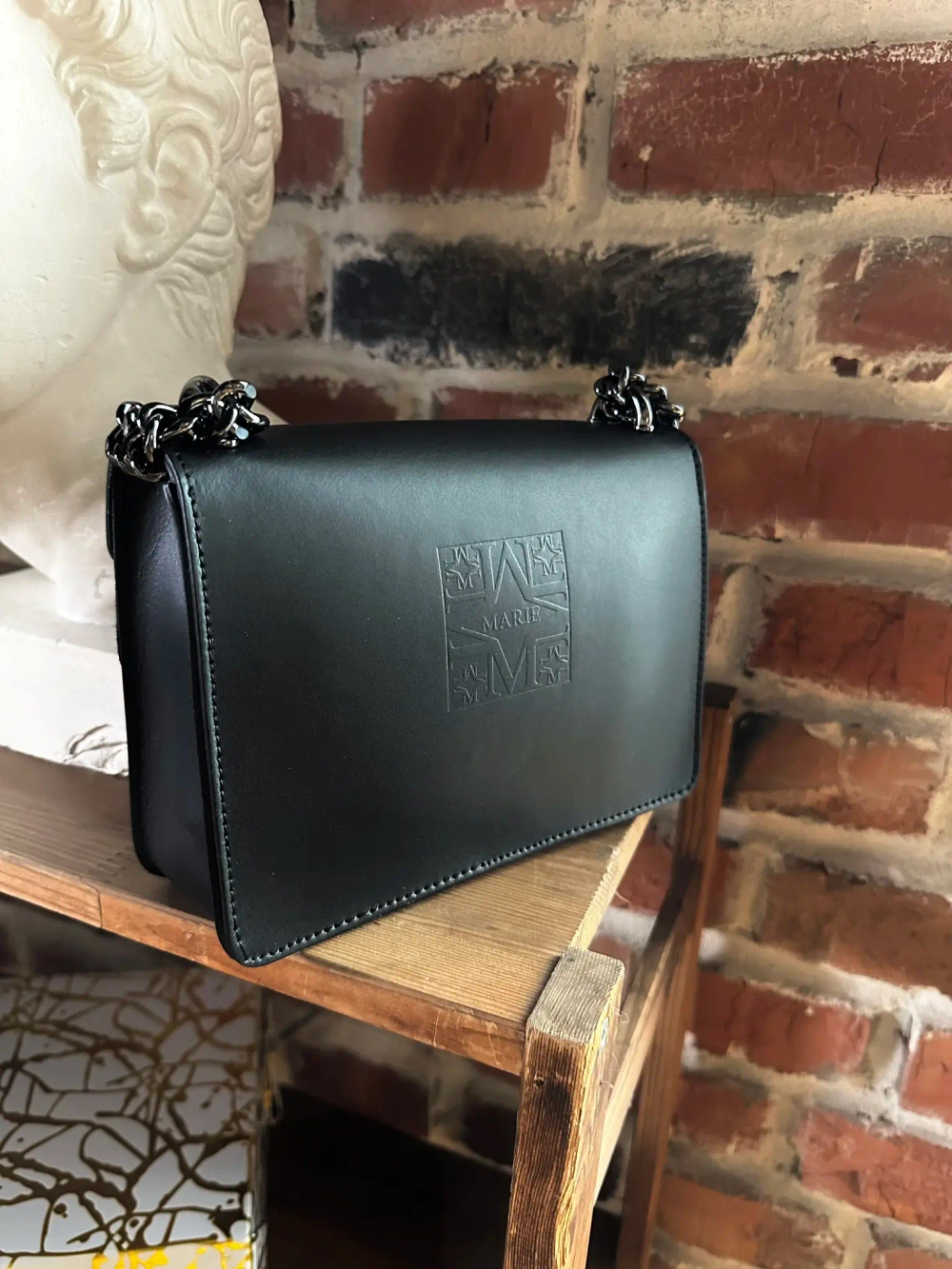 Женская черная маленькая сумочка из натуральной кожи на цепочке