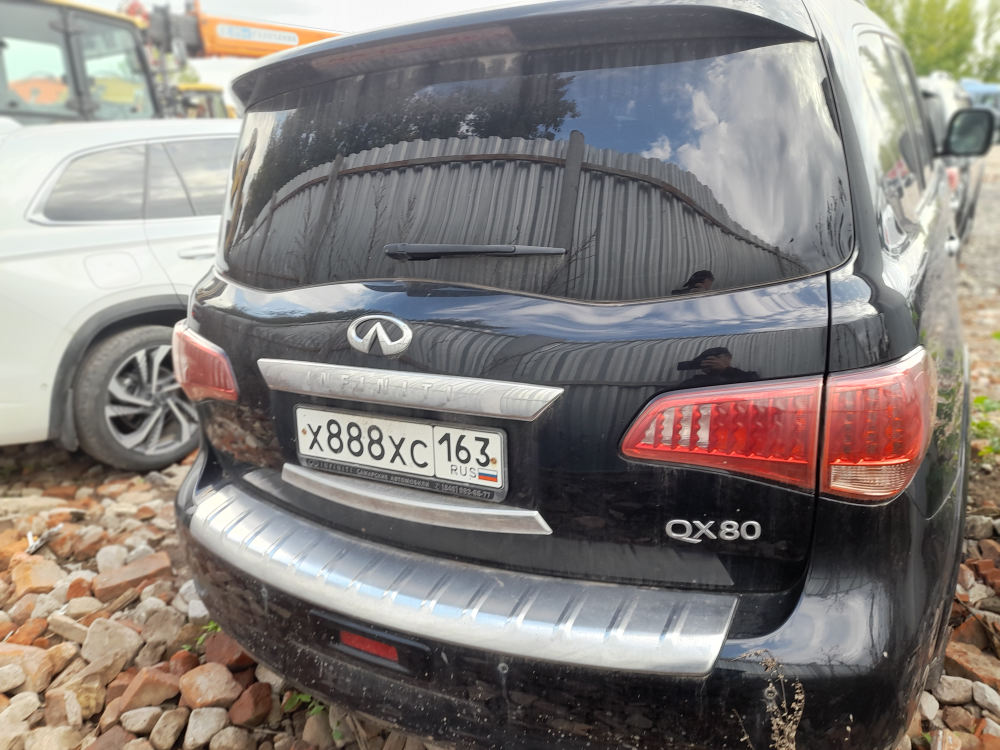 Infiniti QX80 5.6 4WD (7 мест)